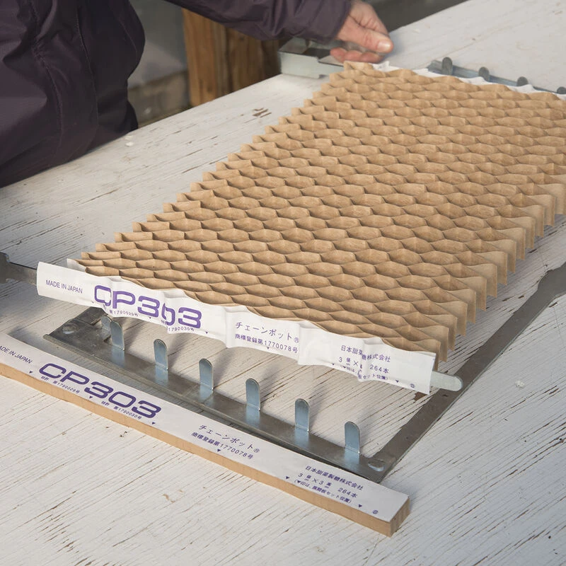 Paper Chain Pots – 2" Spacing, 150 Count 1 Paper Chain Pots – 2" Spacing, 150 Count